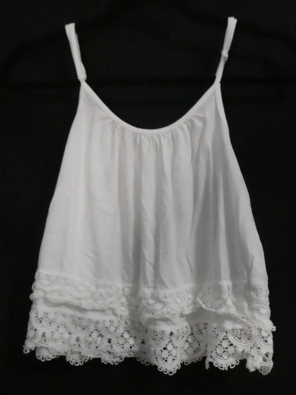 GARAGE White Lace Trim Flyaway Cami Tank Top - Size Medium